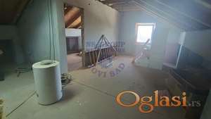 Prodaje se dvosoban, uknjižen stan, u sivoj fazi.